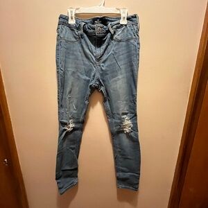 Hollister mid-rise jean legging (medium wash). Gently worn. Smoke free home.